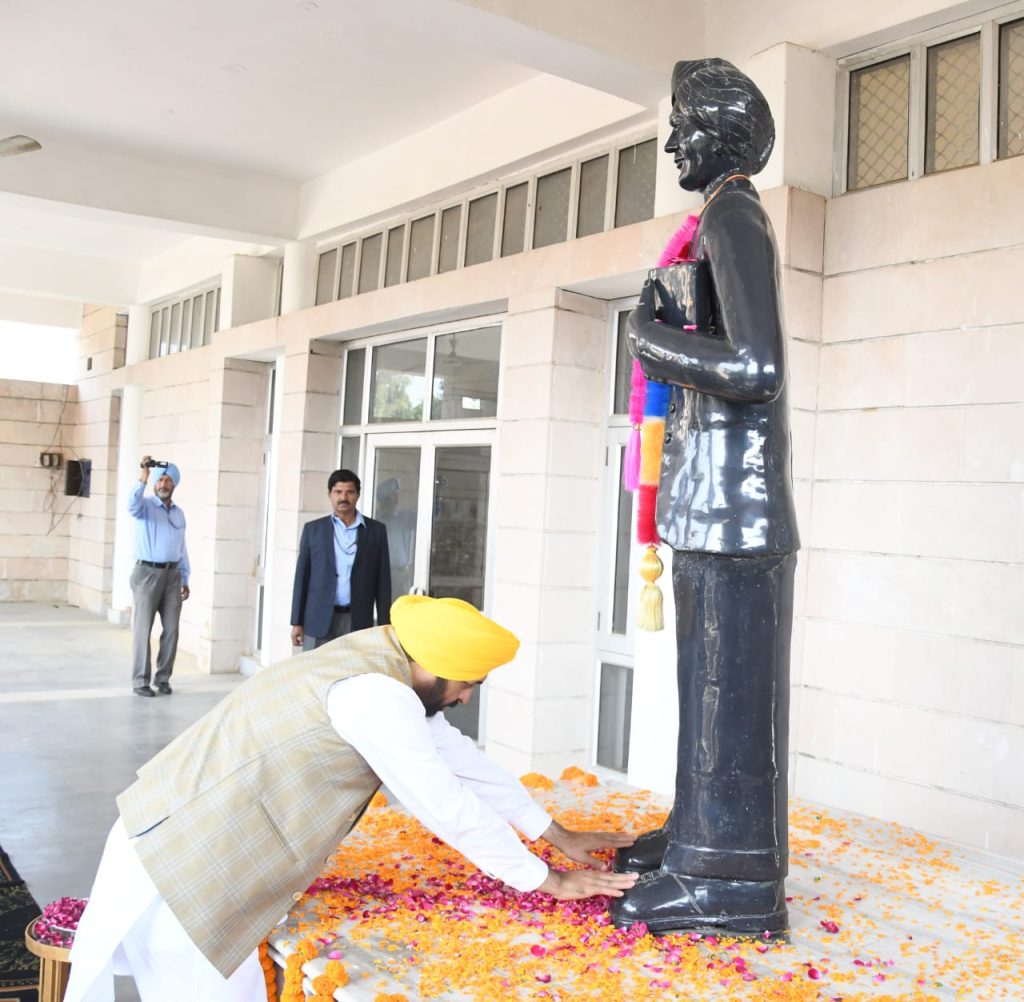 ਸ਼ਹੀਦ ਭਗਤ ਸਿੰਘ, ਸ਼ਹੀਦ ਕਰਤਾਰ ਸਿੰਘ ਸਰਾਭਾ ਤੇ ਹੋਰ ਸ਼ਹੀਦਾਂ ਨੂੰ ਦਿੱਤਾ ਜਾਵੇ ਭਾਰਤ ਰਤਨ   :   ਮੁੱਖ ਮੰਤਰੀ
