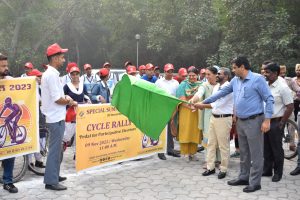 CEO PUNJAB LEADS 200 CYCLISTS TO SPREAD MESSAGE OF PARTICIPATIVE ELECTIONS