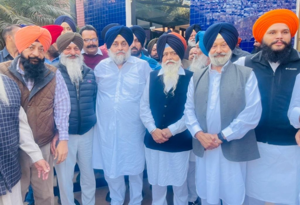 ਜਗਦੀਪ ਚੀਮਾ ਦੀ ਅਗਵਾਈ ‘ਚ ਅਕਾਲੀ ਲੀਡਰਸ਼ਿਪ ਦਾ ਵਫ਼ਦ ਪਾਰਟੀ ਪ੍ਰਧਾਨ ਸੁਖਬੀਰ ਬਾਦਲ ਨੂੰ ਮਿਲਿਆ
