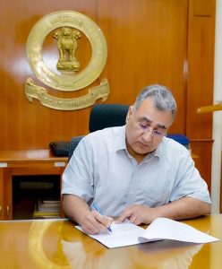 Chief Secretary Punjab urges farmers to not burn stubble to safeguard future of the coming generations