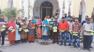 MC COMMISSIONER PHAGWARA DISTRIBUTES 133 SAFETY KITS TO THE SAFAI SEWAKS