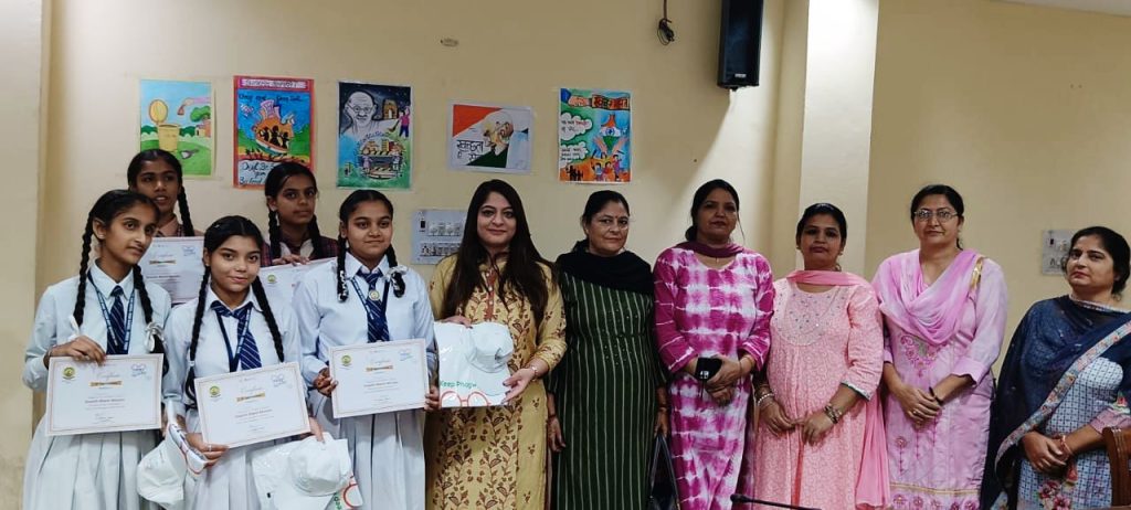 फगवाड़ा नगर निगम कमिश्नर ने छात्रों को स्वच्छ, हरित और प्रदूषण मुक्त फगवाड़ा के दूत बनने का आह्वान किया