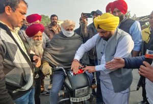 To prevent road accidents, PWD department launches campaign to install reflectors on vehicles : Minister Harbhajan Singh ETO