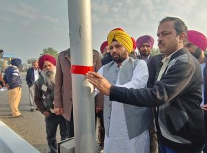 To prevent road accidents, PWD department launches campaign to install reflectors on vehicles  :  Minister Harbhajan Singh ETO
