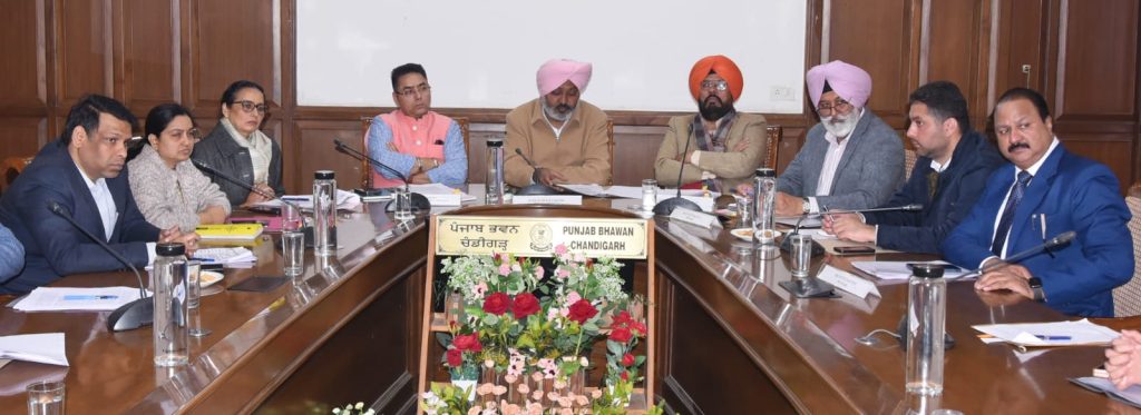ਕੈਬਨਿਟ ਸਬ-ਕਮੇਟੀ ਵੱਲੋਂ ਬੇਜ਼ਮੀਨੇ ਮਜ਼ਦੂਰਾਂ ਅਤੇ ਠੇਕਾ ਮੁਲਾਜ਼ਮਾਂ ਦੀਆਂ ਜਾਇਜ਼ ਮੰਗਾਂ ਦੇ ਹੱਲ ਲਈ ਵਿਚਾਰ ਵਟਾਂਦਰਾ
