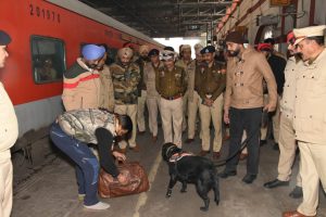 OPS EAGLE  :  PUNJAB POLICE CONDUCTS STATE-WIDE SPECIAL CHECKING AT BUS STANDS, RAILWAY STATIONS