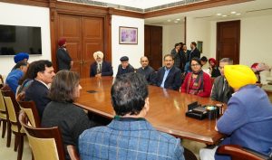 ਮੁੱਖ ਮੰਤਰੀ ਨੇ ਅਧਿਕਾਰੀਆਂ ਨੂੰ ਸਰਕਾਰ ਦੀਆਂ ਲੋਕ ਪੱਖੀ ਸਕੀਮਾਂ ਤੇ ਉਪਰਾਲਿਆਂ ਦਾ ਲਾਭ ਹੇਠਲੇ ਪੱਧਰ ਤੱਕ ਯਕੀਨੀ ਬਣਾਉਣ ਲਈ ਆਖਿਆ