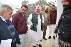 Health Minister Chetan Singh Jauramajra initiates surprise checking drive