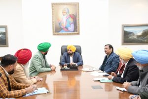 CM HOLDS PARLEYS TO REVIEW PREPARATION REGARDING NEXT KHARIF CROP IN STATE