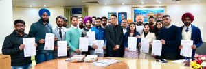 AMAN ARORA HANDS OVER APPOINTMENT LETTERS TO 19 JEs IN HOUSING DEPT