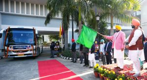 Be the torchbearers of Education revolution in the state   :    CM to Principals visiting Singapore