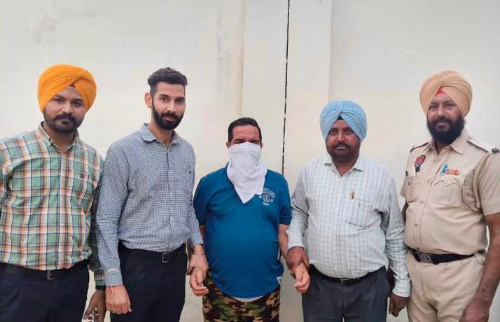 VIGILANCE BUREAU ARRESTS PRESS REPORTER TAKING BRIBE RS 1, 00,000
