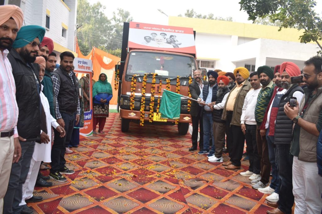 -ਏ.ਡੀ.ਸੀ ਨੇ ਵਿਕਸਿਤ ਭਾਰਤ ਸੰਕਲਪ ਯਾਤਰਾ ਨੂੰ ਝੰਡੀ ਦਿਖਾ ਕੇ ਕੀਤਾ ਰਵਾਨਾ