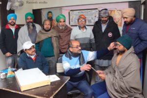 ਸੜ੍ਹਕ ਸੁਰੱਖਿਆ ਮਹੀਨਾ ਤਹਿਤ ਬਾਬਾ ਭਾਈ ਗੁਰਦਾਸ ਟਰੱਕ ਯੂਨੀਅਨ ਵਿਖੇ ਅੱਖਾਂ ਦੀ ਸਕਰੀਨਿੰਗ ਟੈਸਟ ਲਈ ਲਗਾਇਆ ਕੈਂਪ