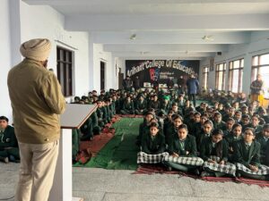 ਗਰੀਨ ਲੈਂਡ ਸਕੂਲ ਬਰੇਟਾ ਵਿਖੇ ਵਿਦਿਆਰਥੀਆਂ ਨੂੰ ਟ੍ਰੈਫਿਕ ਨਿਯਮਾਂ ਤੋਂ ਕਰਵਾਇਆ ਜਾਣੂ