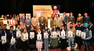 ਨੌਜਵਾਨਾਂ ਨੂੰ ਨਵੇਂ ਸਾਲ ਦਾ ਤੋਹਫਾ, ਮੁੱਖ ਮੰਤਰੀ ਨੇ ਨਵੇਂ ਭਰਤੀ ਹੋਏ 520 ਕਲਰਕਾਂ ਨੂੰ ਸੌਂਪੇ ਨਿਯੁਕਤੀ ਪੱਤਰ