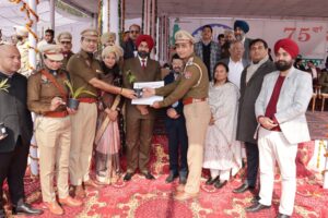 ਗਣਤੰਤਰ ਦਿਵਸ ਦੇ ਜ਼ਿਲ੍ਹਾ ਪੱਧਰੀ ਸਮਾਗਮ ’ਚ ਡਿਪਟੀ ਕਮਿਸ਼ਨਰ ਕੋਮਲ ਮਿੱਤਲ ਨੇ ਲਹਿਰਾਇਆ ਰਾਸ਼ਟਰੀ ਝੰਡਾ