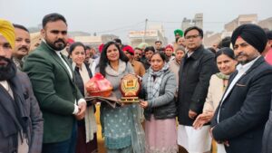 ਕੈਬਨਿਟ ਮੰਤਰੀ ਡਾ. ਬਲਜੀਤ ਕੌਰ ਨੇ ਅਬੋਹਰ ਪਹੁੰਚ ਲੋਹੜੀ ਧੀਆਂ ਦੀ ਦੇ ਜ਼ਿਲ੍ਹਾ ਪੱਧਰੀ ਸਮਾਗਮ ਵਿਚ ਕੀਤੀ ਸ਼ਿਰਕਤ ਧੀਆਂ ਦੀ ਲੋਹੜੀ ਮਨਾਉਣਾ ਪੁਰਾਣੀਆਂ ਰਵਾਇਤਾਂ ਨੂੰ ਬਦਲਣ ਦਾ ਸੰਕਲਪ- ਬਲਜੀਤ ਕੌਰ ਪੰਜਾਬ ਸਰਕਾਰ ਵੱਲੋਂ ਦਿੱਤੀਆਂ ਗਈਆਂ ਗਾਰੰਟੀਆਂ ਨੂੰ 90 ਫੀਸਦੀ ਤੱਕ ਪੂਰਾ ਕੀਤਾ-ਵਿਧਾਇਕ ਬਲੂਆਣਾ 21 ਨਵ ਜਨਮੀਆਂ ਧੀਆਂ ਦੇ ਮਾਪਿਆਂ ਨੂੰ ਲੋਹੜੀ ਦੇ ਤਿਉਹਾਰ ਮੌਕੇ ਕੀਤਾ ਸਨਮਾਨਿਤ