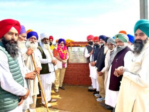 ਕੈਬਨਿਟ ਮੰਤਰੀ ਚੇਤਨ ਸਿੰਘ ਜੌੜਾਮਾਜਰਾ ਹਲਕਾ ਸਮਾਣਾ ਦੇ ਪਿੰਡਾਂ ਵਿੱਚ ਵਿਕਾਸ ਕਾਰਜਾਂ ਦਾ ਨੀਂਹ ਪੱਥਰ ਰੱਖਦੇ ਹੋਏ।