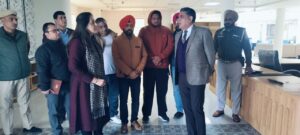 ਕਮਿਸ਼ਨਰ ਵੱਲੋਂ ਅਬੋਹਰ ਦਾ ਦੌਰਾ, ਲੋਕਾਂ ਨੂੰ ਬਿਤਹਰ ਪ੍ਰਸ਼ਾਸਨਿਕ ਸੇਵਾਵਾਂ ਦੇਣ ਦੀ ਹਦਾਹਿਤ —ਅਬੋਹਰ ਦੀ ਲਾਈਬੇ੍ਰਰੀ ਦਾ ਵੀ ਲਿਆ ਜਾਇਜ਼ਾ।