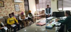 ਆਪ ਦੀ ਸਰਕਾਰ ਆਪ ਦੇ ਦੁਆਰ ਮੁਹਿੰਮ ਤਹਿਤ ਲੱਗ ਰਹੇ ਲੋਕ ਸੁਵਿਧਾ ਕੈਂਪਾਂ ਵਿੱਚ ਲੋਕਾਂ ਨੂੰ ਹੱਥੋਂ ਹੱਥ ਮਿਲ ਰਹੀਆਂ ਹਨ ਸਰਕਾਰੀ ਸੇਵਾਵਾਂ