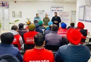 ਜ਼ਿਲ੍ਹਾ ਕਾਨੂੰਨੀ ਸੇਵਾਵਾਂ ਅਥਾਰਟੀ ਪਟਿਆਲਾ ਵੱਲੋਂ ਵਿਆਪਕ ਕਾਨੂੰਨੀ ਜਾਗਰੂਕਤਾ ਪ੍ਰੋਗਰਾਮ -ਜ਼ੋਮੈਟੋ ਦੇ ਵਰਕਰਾਂ ਤੇ ਆਮ ਲੋਕਾਂ ਨੂੰ ਟਰੈਫਿਕ ਰੂਲਾਂ ਦੀ ਜਾਣਕਾਰੀ ਦਿੱਤੀ