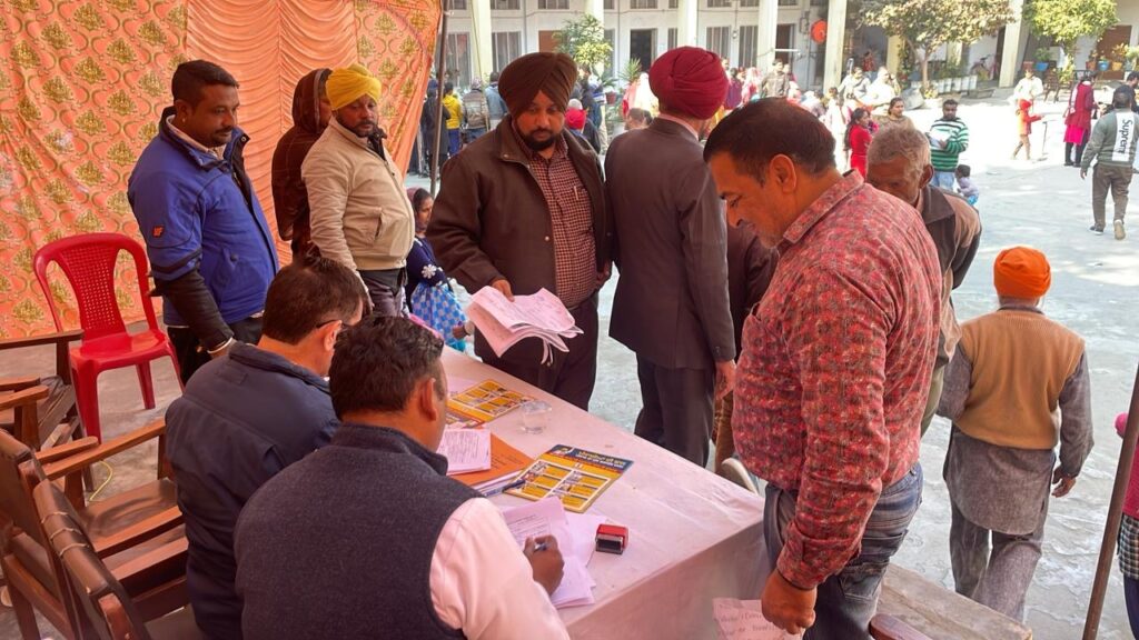 ਆਪ ਦੀ ਸਰਕਾਰ ਆਪ ਦੇ ਦੁਆਰ’ -ਚੌਥੇ ਦਿਨ ਤੱਕ ਕੁੱਲ 5410 ਸੇਵਾਵਾਂ ਲਈ ਆਈਆਂ ਅਰਜ਼ੀਆਂ, 4400 ਦਾ ਹੋਇਆ ਮੌਕੇ ’ਤੇ ਨਿਪਟਾਰਾ