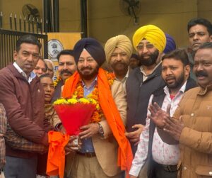 ਵਿਧਾਇਕ ਅਜੀਤਪਾਲ ਸਿੰਘ ਕੋਹਲੀ ਆਪ ਸਰਕਾਰ ਆਪ ਦੇ ਦੁਆਰ ਤਹਿਤ ਲਗਾਏ ਕੈਂਪ ਦਾ ਜਾਇਜ਼ਾ ਲੈਂਦੇ ਹੋਏ।