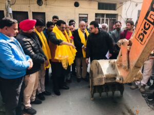 ਵਿਧਾਇਕ ਬੱਗਾ ਵਲੋਂ ਹਲਕੇ ‘ਚ ਸੀਵਰੇਜ ਪਾਈਪ ਵਿਛਾਉਣ ਦੇ ਪ੍ਰਾਜੈਕਟ ਦੀ ਸ਼ੁਰੂਆਤ