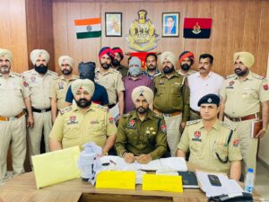 2 ਲੱਖ ਰੁਪਏ ਦਾ ਇਨਾਮੀ ਮੁਜਰਿਮ ਇਸ਼ਤਿਹਾਰੀ ਅਮਨਦੀਪ ਕੰਬੋਜ ਉਰਫ ਅਮਨ ਸਕੋਡਾ ਨੂੰ ਜਿਲ੍ਹਾ ਫਾਜਿਲਕਾ ਦੀ ਪੁਲਿਸ ਵੱਲੋਂ ਵਾਰਾਨਸੀ (ਉੱਤਰ ਪ੍ਰਦੇਸ਼) ਤੋਂ ਗ੍ਰਿਫਤਾਰ ਕਰਨ ਵਿੱਚ ਮਿਲੀ ਸਫਲਤਾ