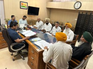 ਵਧੀਕ ਡਿਪਟੀ ਕਮਿਸ਼ਨਰ ਵੱਲੋਂ ਕੁਝ ਖੇਤਰਾਂ ‘ਚ ਪੋਲਿੰਗ ਸਟੇਸ਼ਨਾਂ ਦੀਆਂ ਇਮਾਰਤਾਂ ਨੂੰ ਬਦਲਣ ਦੀਆਂ ਤਜਵੀਜ਼ਾਂ ਬਾਰੇ ਸਿਆਸੀ ਪਾਰਟੀਆਂ ਦੇ ਨੁਮਾਇੰਦਿਆਂ ਨਾਲ ਮੀਟਿੰਗ
