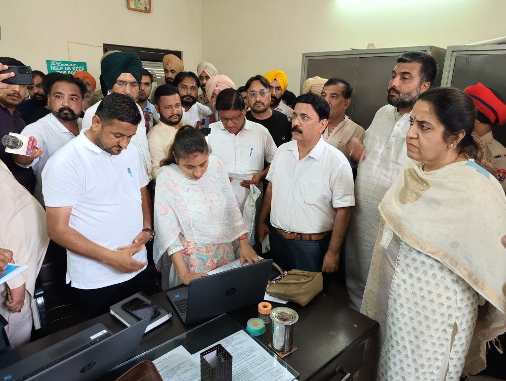Sarkar Tuhade Duwar Program: Suwidha Camp Organized in Jalalabad