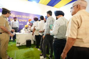 ਮੁੱਖ ਮੰਤਰੀ ਨੇ ਦਿੱਤੀ ਲੋਕਾਂ ਨੂੰ ਰਾਹਤ: ‘ਦੁਆਬੇ ‘ਚ ਸਰਕਾਰ ਤੁਹਾਡੇ ਦਰਬਾਰ’ ਸਕੀਮ ਤਹਿਤ ਆਪਣੀ ਜਲੰਧਰ ਰਿਹਾਇਸ਼ ਵਿਖੇ ਸਮੱਸਿਆਵਾਂ ਸੁਣੀਆਂ ਤੇ ਕੀਤਾ ਨਿਬੇੜਾ