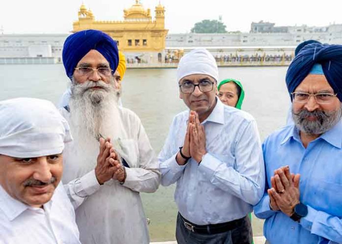 Chief Justice of India DY Chandrachud paid obeisance at Sri Darbar Sahib