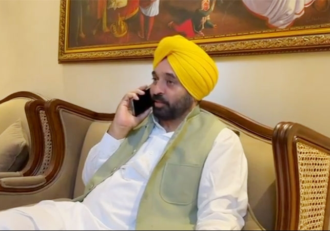 ਸੀਐਮ ਭਗਵੰਤ ਮਾਨ ਨੇ ਭਾਰਤੀ ਹਾਕੀ ਟੀਮ ਨਾਲ ਫੋਨ ‘ਤੇ ਗੱਲ ਕੀਤੀ, ਕਿਹਾ- ਕੇਂਦਰ ਨੇ ਪੈਰਿਸ ਓਲੰਪਿਕ ਦੀ ਇਜਾਜ਼ਤ ਨਹੀਂ ਦਿੱਤੀ