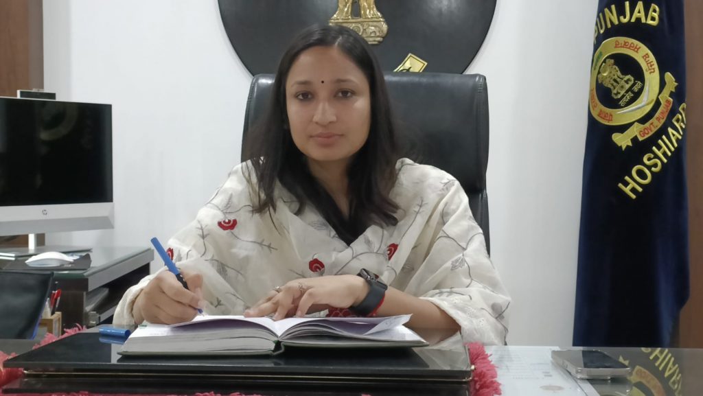 ਸੰਭਾਵੀ ਹੜ੍ਹ ਦੀ ਸਥਿਤੀ ਨੂੰ ਧਿਆਨ ਵਿੱਚ ਰੱਖਦੇ ਹੋਏ ਡੈਮ, ਦਰਿਆ, ਨਹਿਰਾਂ, ਖੱਡਾਂ ਅਤੇ ਨੀਚਲੇ ਇਲਾਕਿਆਂ ਤੋਂ ਦੂਰ ਰਹਿਣ ਜ਼ਿਲ੍ਹਾ ਵਾਸੀ : ਡਿਪਟੀ ਕਮਿਸ਼ਨਰ