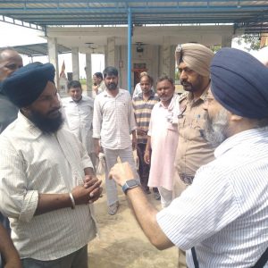 ਕਿਸਾਨਾਂ ਨੂੰ ਪਰਾਲੀ ਸਾੜਨ ਤੋਂ ਰੋਕਣ ਲਈ ਜਾਗਰੂਕ ਕਰਨ ਲਈ ਐਸ.ਡੀ.ਐਮ ਦੂਧਨਸਾਧਾਂ ਪਿੰਡਾਂ ‘ਚ ਕਿਸਾਨਾਂ ਨੂੰ ਮਿਲੇ