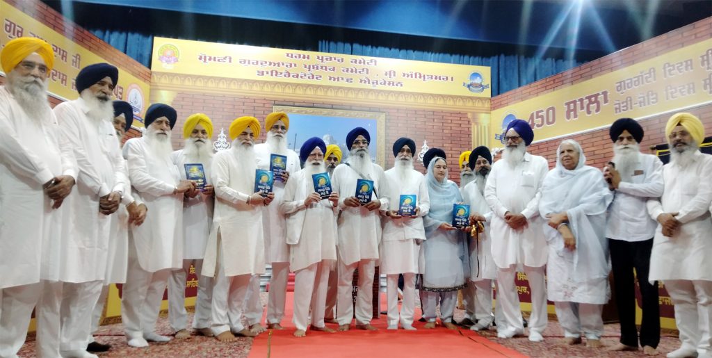 ਐਡਵੋਕੇਟ ਹਰਜਿੰਦਰ ਸਿੰਘ ਧਾਮੀ ਨੇ ਸਾਬਕਾ ਪ੍ਰਧਾਨ ਪ੍ਰੋ. ਬਡੂੰਗਰ ਦੀ ਪੁਸਤਕ ‘ਸਚਹੁ ਓਰੈ ਸਭੁ ਕੋ’ ਨੂੰ ਕੀਤਾ ਰਿਲੀਜ਼