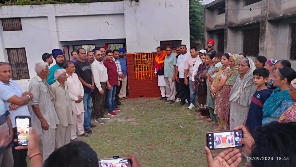 ਸਾਂਸਦ ਰਾਜ ਕੁਮਾਰ ਚੱਬੇਵਾਲ ਨੇ ਪਿੰਡ ਬਜਰਾਵਰ ਵਿੱਚ 30 ਲੱਖ ਰੁਪਏ ਦੀ ਲਾਗਤ ਨਾਲ ਬਣਨ ਵਾਲੇ ਕਲੀਨਿਕ ਦਾ ਨੀਂਹ ਪੱਥਰ ਰੱਖਿਆ