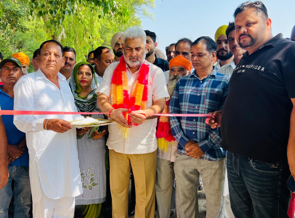 ਸ੍ਰੀ ਲਾਲ ਚੰਦ ਕਟਾਰੂਚੱਕ ਕੈਬਨਿਟ ਮੰਤਰੀ ਪੰਜਾਬ ਨੇ ਸਰਨਾ ਤੋਂ ਭੀਮਪੁਰ ਰੋਡ ਦੇ ਨਿਰਮਾਣ ਕਾਰਜ ਦਾ ਕੀਤਾ ਸੁਭਆਰੰਭ