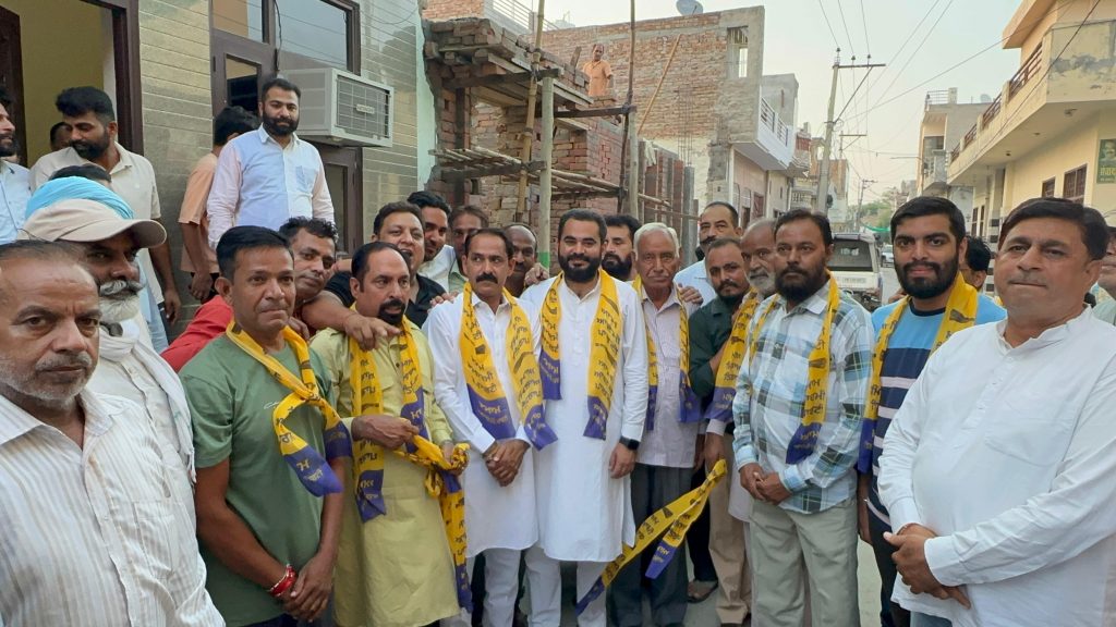 ਸਾਬਕਾ ਐਮਸੀ ਸੰਦੀਪ ਚਲਾਣਾ ਭਾਜਪਾ ਨੂੰ ਛੱਡ ਕੇ ਪਰਿਵਾਰ ਸਮੇਤ ਆਮ ਆਦਮੀ ਪਾਰਟੀ ਵਿੱਚ ਹੋਏ ਸ਼ਾਮਿਲ