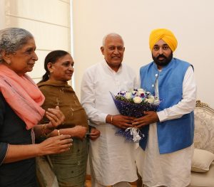 ਆਪਣਾ ਕੰਮ ਪੂਰੀ ਦਿਆਨਤਦਾਰੀ, ਸਮਰਪਣ, ਸੰਜੀਦਗੀ ਤੇ ਵਚਨਬੱਧਤਾ ਨਾਲ ਕਰੋ: ਮੁੱਖ ਮੰਤਰੀ ਨੇ ਨਵੇਂ ਮੰਤਰੀਆਂ ਨੂੰ ਦਿੱਤੀ ਸਲਾਹ