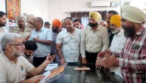 ਕੈਬਨਿਟ ਮੰਤਰੀ ਪੰਜਾਬ ਸ੍ਰੀ ਲਾਲ ਚੰਦ ਕਟਾਰੂਚੱਕ ਜੀ ਨੇ ਅਪਣੇ ਨਿਵਾਸ ਸਥਾਨ ਤੇ ਸੁਣੀਆਂ ਲੋਕਾਂ ਦੀਆਂ ਸਮੱਸਿਆਵਾਂ