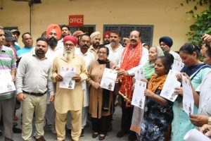 ਕੈਬਨਿਟ ਮੰਤਰੀ ਮਹਿੰਦਰ ਭਗਤ ਵਲੋਂ 100 ਤੋਂ ਵੱਧ ਲਾਭਪਾਤਰੀਆਂ ਨੂੰ ਪੈਨਸ਼ਨ ਮਨਜ਼ੂਰੀ ਪੱਤਰ ਤਕਸੀਮ
