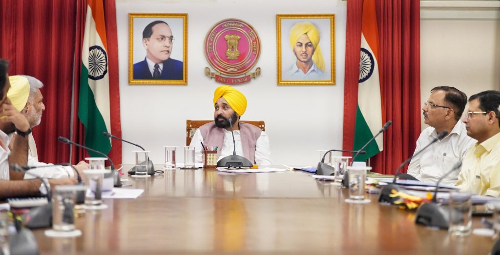 मुख्यमंत्री मोहाली के अंतरराष्ट्रीय हवाई अड्डे पर शहीद भगत सिंह की 30 फुट ऊंची प्रतिमा समर्पित करेंगे