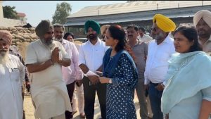 ਡਿਪਟੀ ਕਮਿਸ਼ਨਰ ਨੇ ਕਿਸਾਨਾਂ ਨਾਲ ਪਰਾਲੀ ਪ੍ਰਬੰਧਨ ਸਬੰਧੀ ਕੀਤੀ ਗੱਲਬਾਤ, ਕਿਸਾਨਾਂ ਨੇ ਅੱਗ ਨਾ ਲਗਾਉਣ ਦਾ ਲਿਆ ਅਹਿਦ