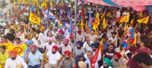 ਤਿੰਨ ਦਿਨਾਂ ਪੈਨਸ਼ਨ ਮੋਰਚੇ ਦੇ ਆਖ਼ਰੀ ਦਿਨ ਹਜ਼ਾਰਾਂ ਮੁਲਾਜ਼ਮਾਂ ਨੇ ਮੁੱਖ ਮੰਤਰੀ ਦੀ ਰਿਹਾਇਸ਼ ਵੱਲ ਕੀਤਾ ਰੋਸ ਮਾਰਚ