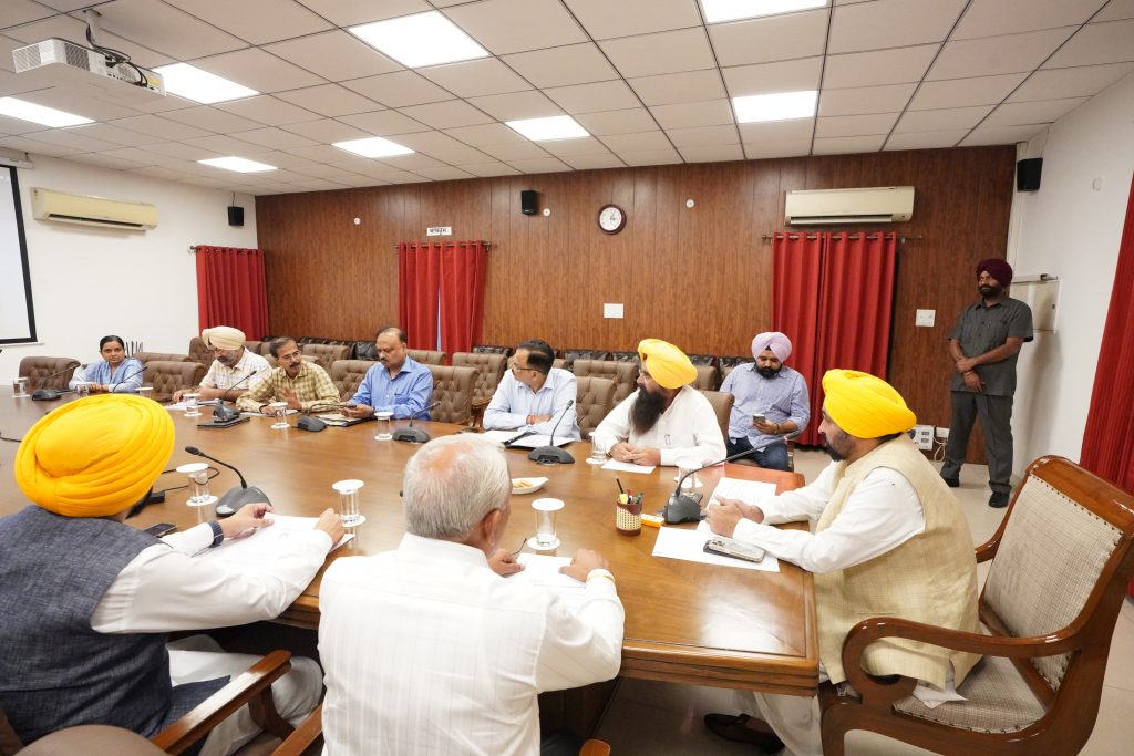 DCs to Conduct Daily Mandi Visits: CM’s Directive