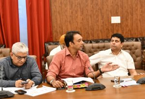 मुख्यमंत्री ने 2436.49 करोड़ रुपए की लागत से 13400 किलोमीटर लिंक सड़कों के निर्माण को दी मंजूरी