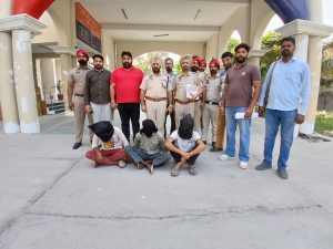 ਫਾਜਿਲਕਾ ਪੁਲਿਸ ਦੀ ਹੈਰੋਇਨ ਤਸਕਰਾਂ ਤੇ ਵੱਡੀ ਕਾਰਵਾਈ, ਸੀ.ਆਈ.ਏ-2 ਦੀ ਟੀਮ ਵੱਲੋਂ 03 ਨਸ਼ਾ ਤਸਕਰਾਂ ਨੂੰ ਹੈਰੋਇਨ ਸਮੇਤ ਕੀਤਾ ਕਾਬੂ
